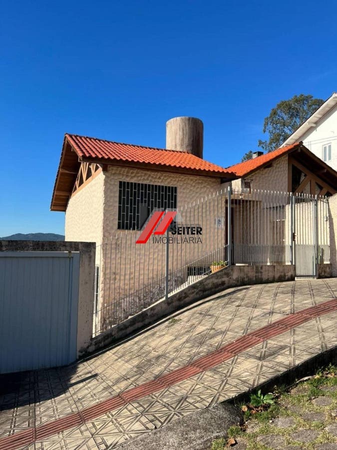Casa a venda centro de Florianpolis, com 3 dormitorios sendo 1 suíte, vaga de garagem para ate 4 carros