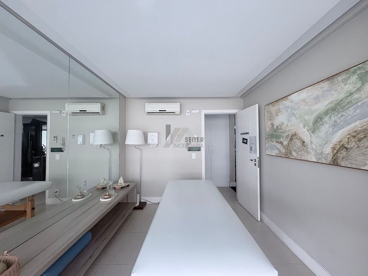 Apartamento mobiliado de 4 dormitorios sendo 2 suites com 3 vagas de garagem a venda Itacorubi