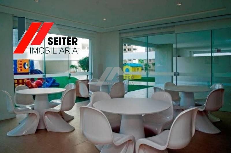 Apartamento mobiliado de 4 dormitorios sendo 2 suites com 3 vagas de garagem a venda Itacorubi