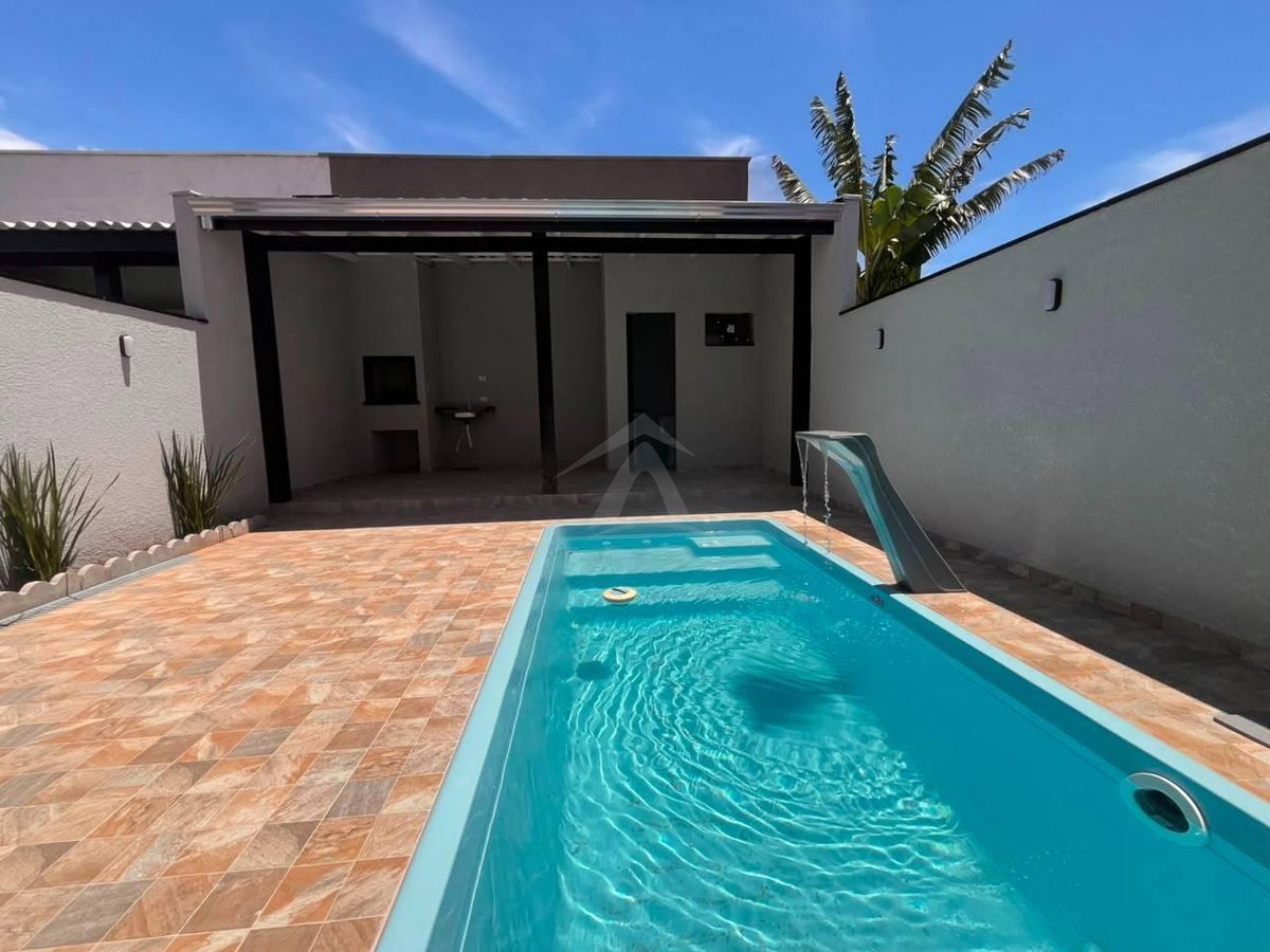 Casa com piscina, 3 quartos sendo 1 suite, bal. Principe