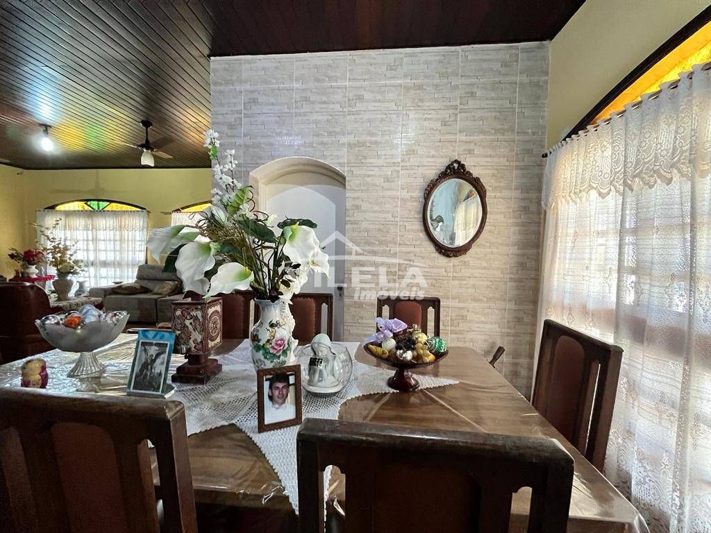 Excelente casa com piscina e edícula