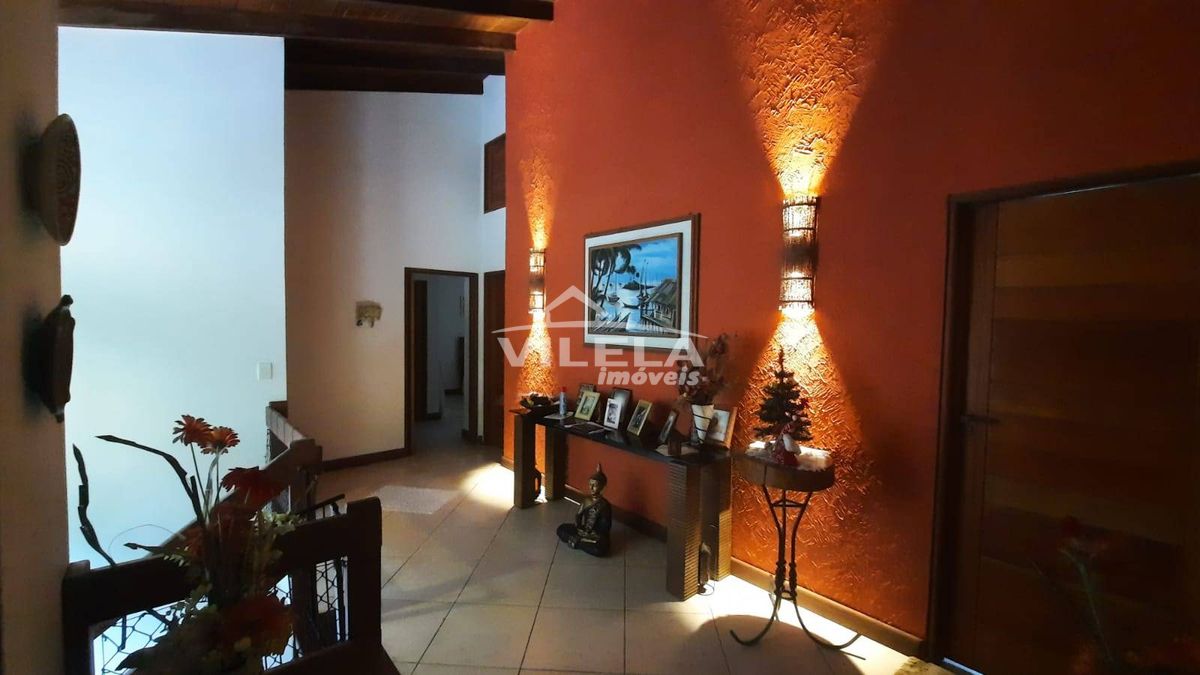 Sobrado com 4 quartos à Venda, Massaguaçu - Caraguatatuba.