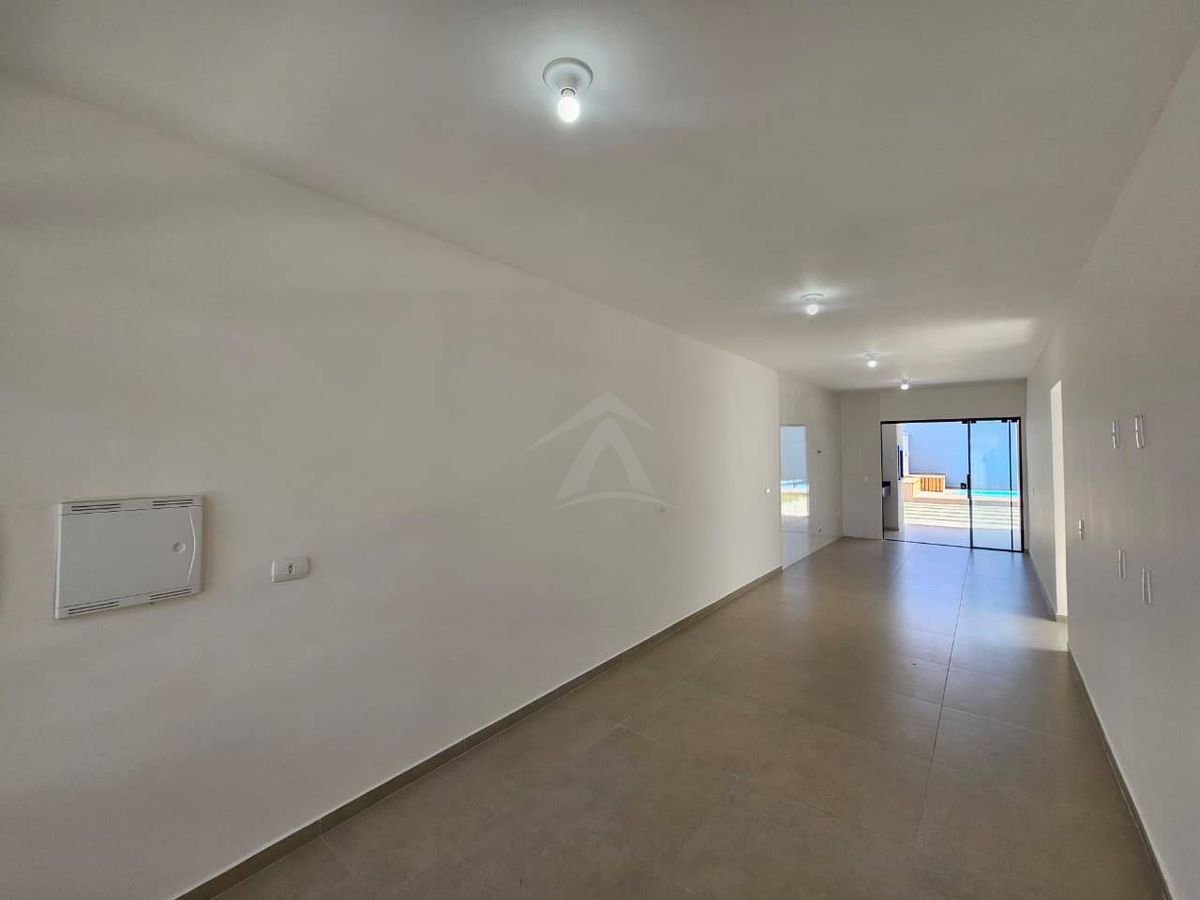 Casa com piscina, 3 quartos sendo 1 suíte, barra do saí
