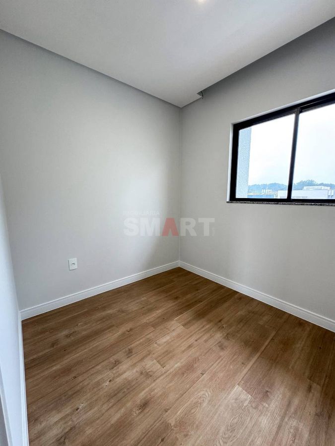 Casa Geminada Suíte+ 2 Quartos com Vaga Coberta