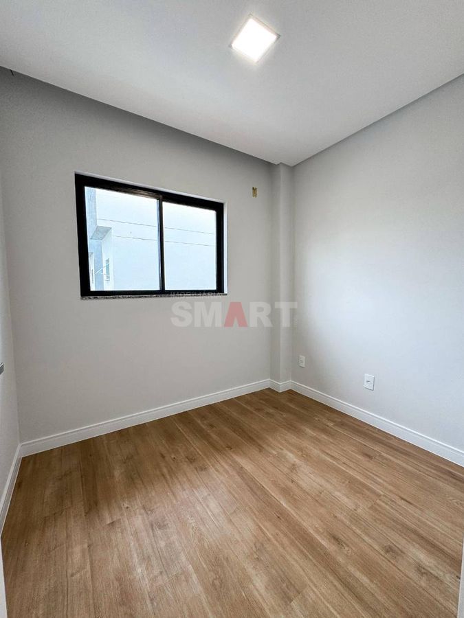 Casa Geminada Suíte+ 2 Quartos com Vaga Coberta