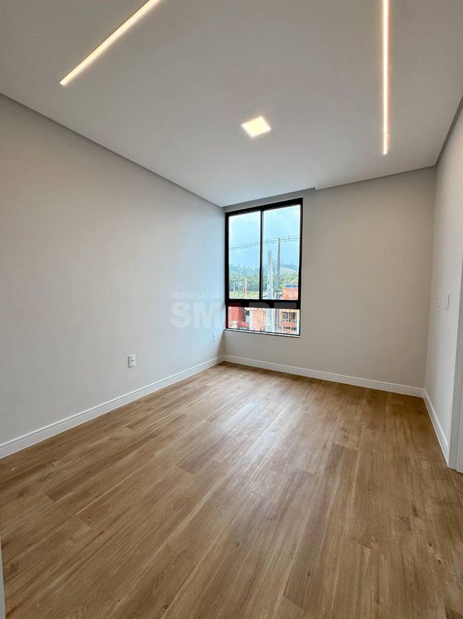 Casa Geminada Suíte+ 2 Quartos com Vaga Coberta