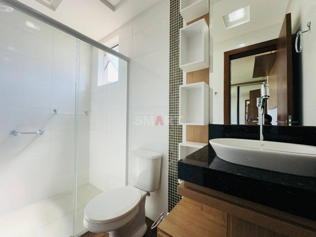Apartamento 3 quartos (1 suíte) semimobiliado com 2 vagas de garagem e elevador
