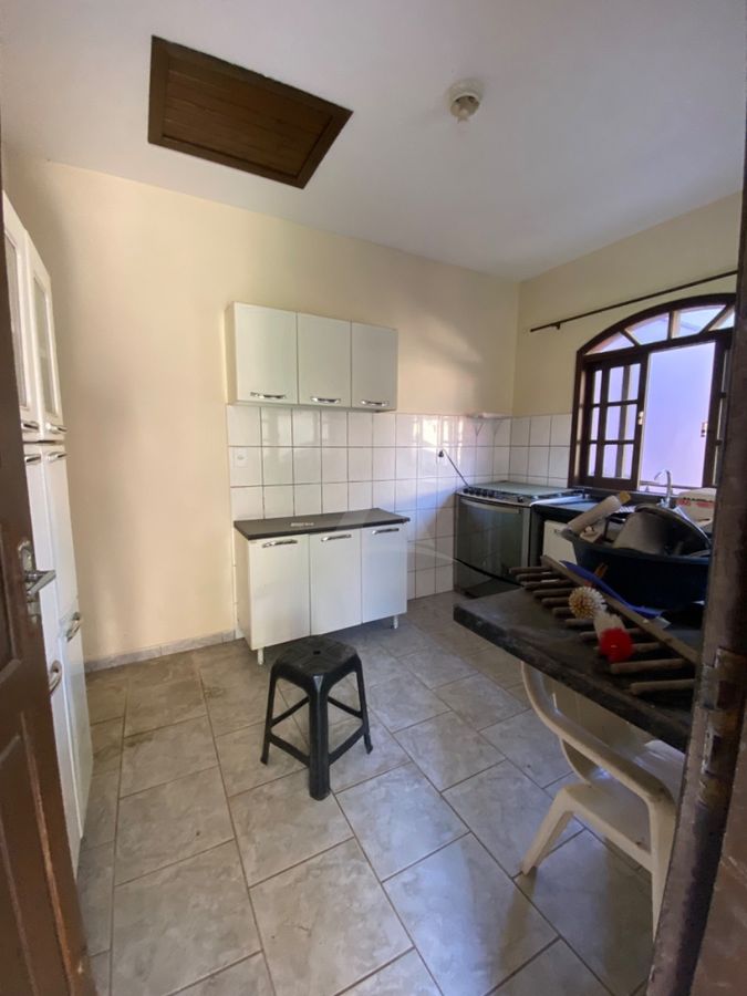 Casa com amplo terreno, 3 quartos, centro