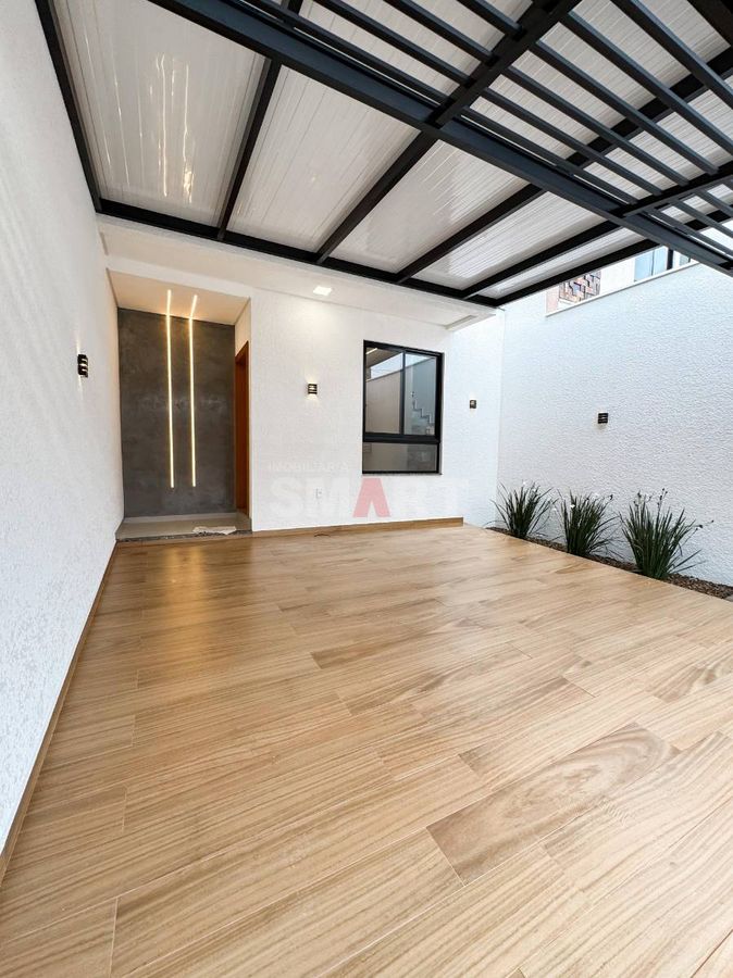 Casa Geminada Suíte+ 2 Quartos com Vaga Coberta