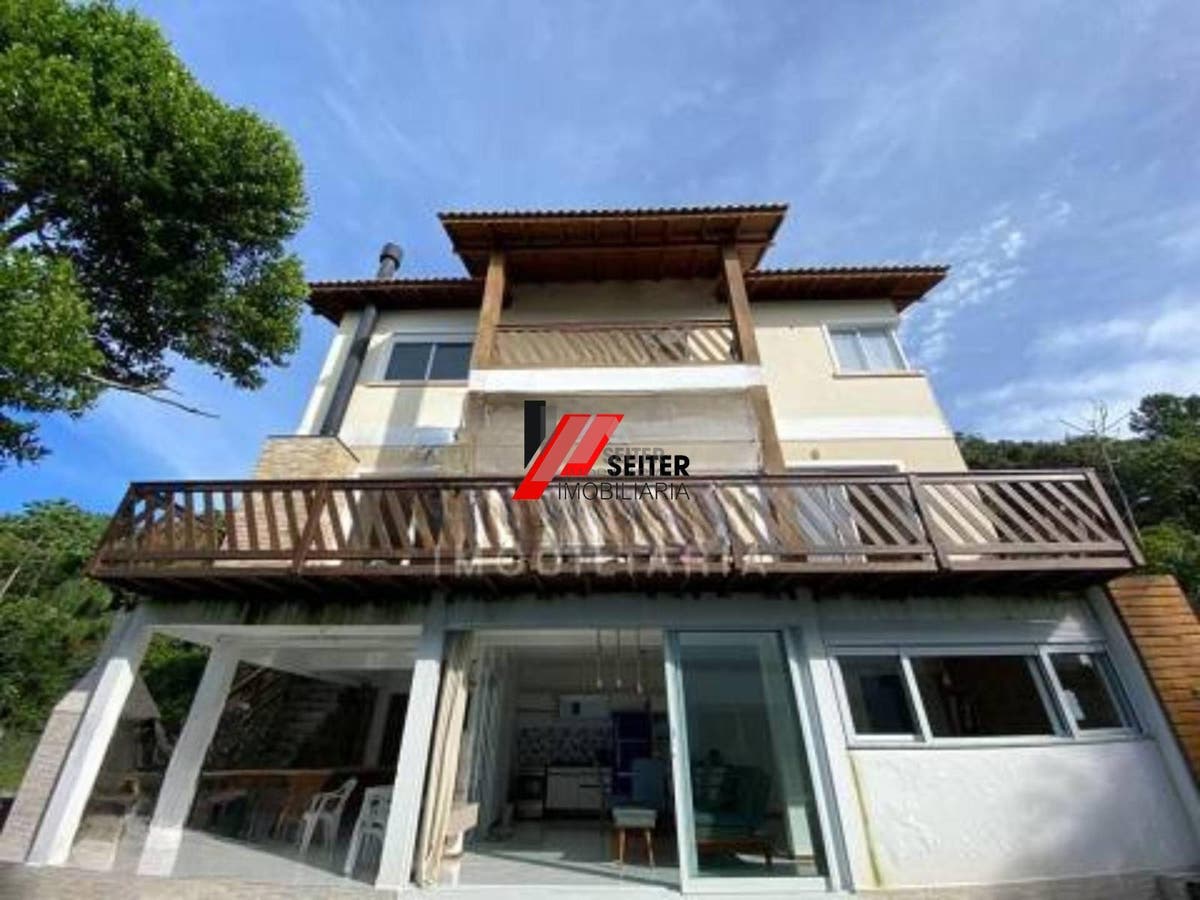 Casa com 4 dormitórios no Campeche