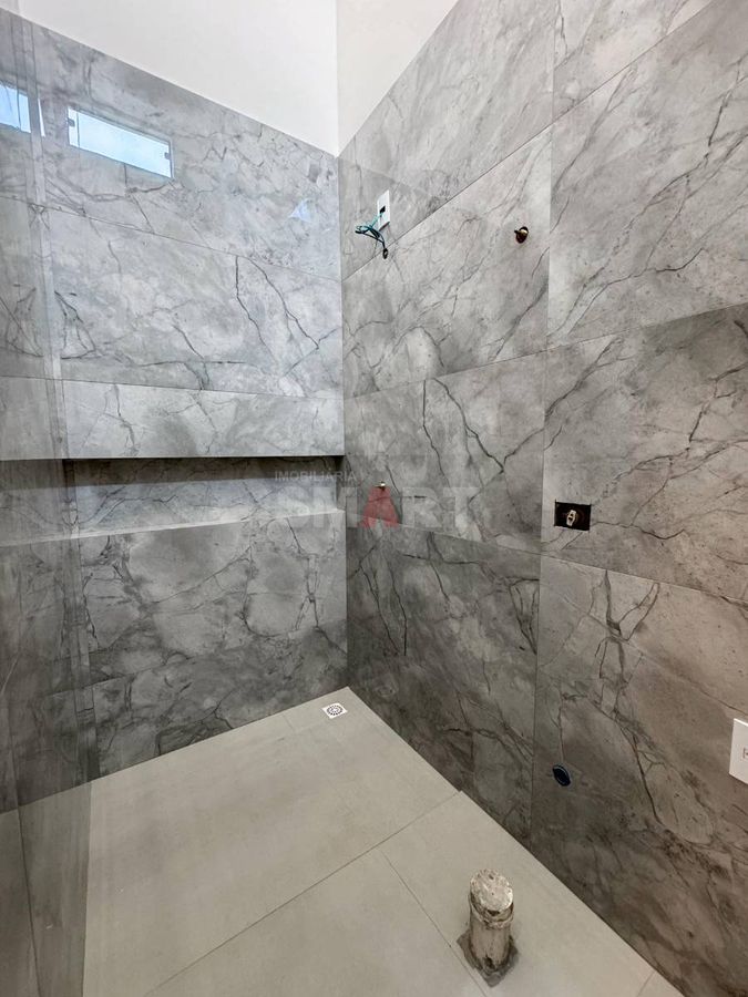 Casa Geminada Suíte+ 2 Quartos com Vaga Coberta