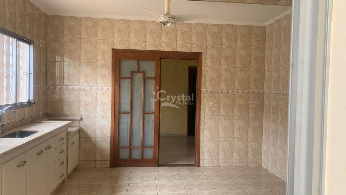 Casa Sobrado em Centro com 2 suítes com closet - Avaré. Foto 5