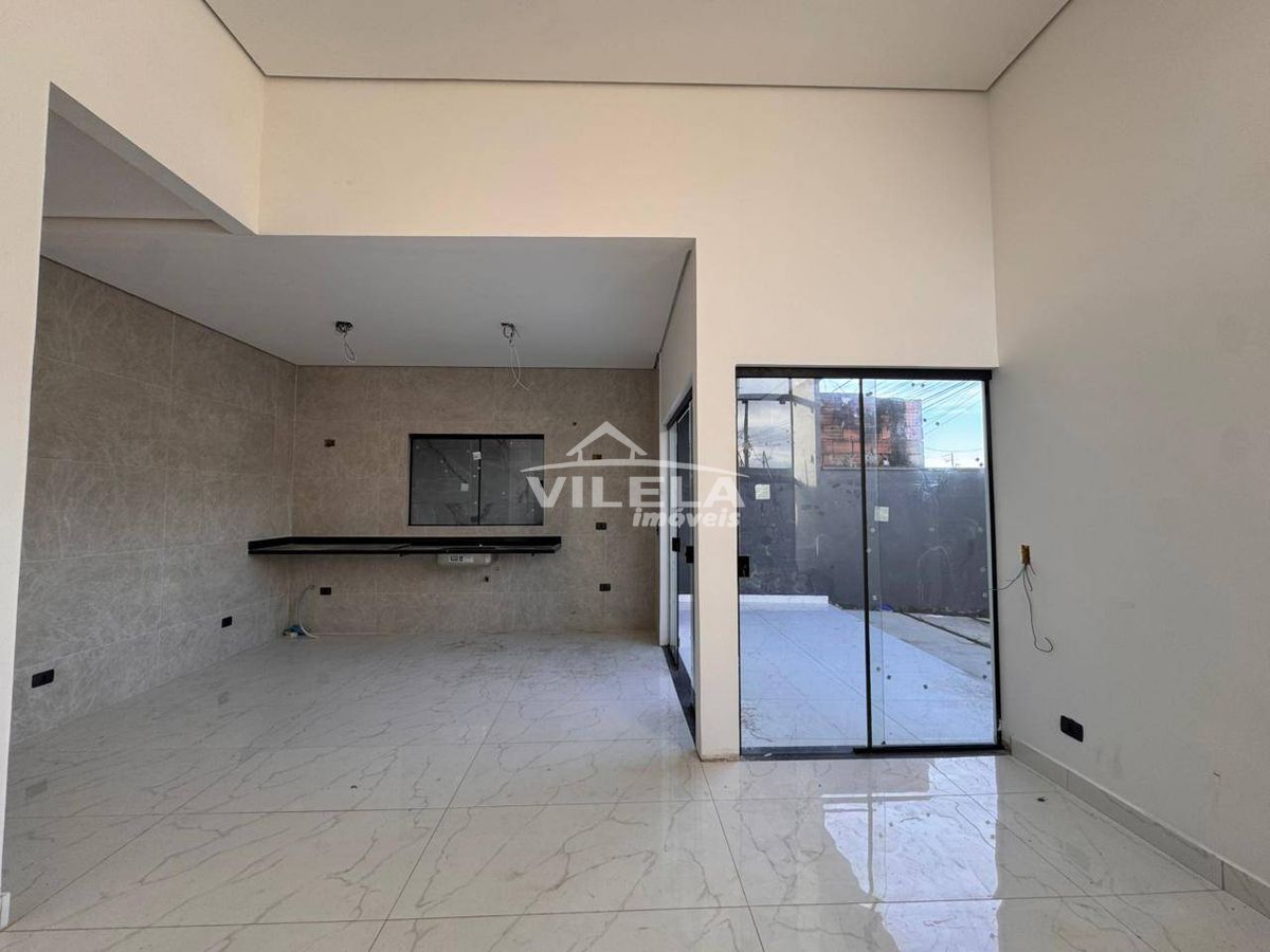 Casa Nova de Esquina com 2 Dormitórios-Moderna-Bairro Golfinho-Caraguatatuba-Sp