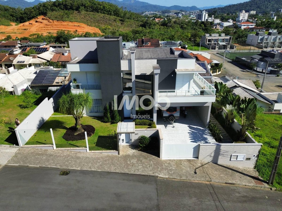 Casa, 3 quartos, 250 m² - Foto 1