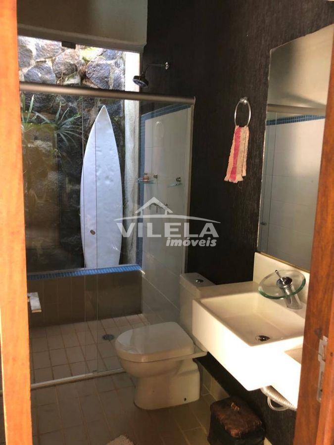 Sobrado com 4 quartos à Venda, Massaguaçu - Caraguatatuba.