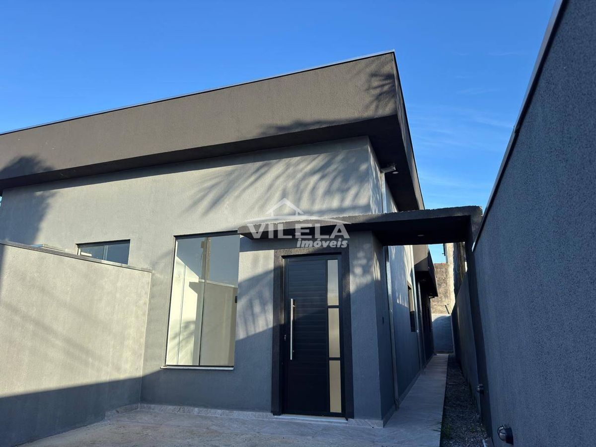 Casa com acabamento fino e moderno-bairro golfinho-caraguatatuba-sp