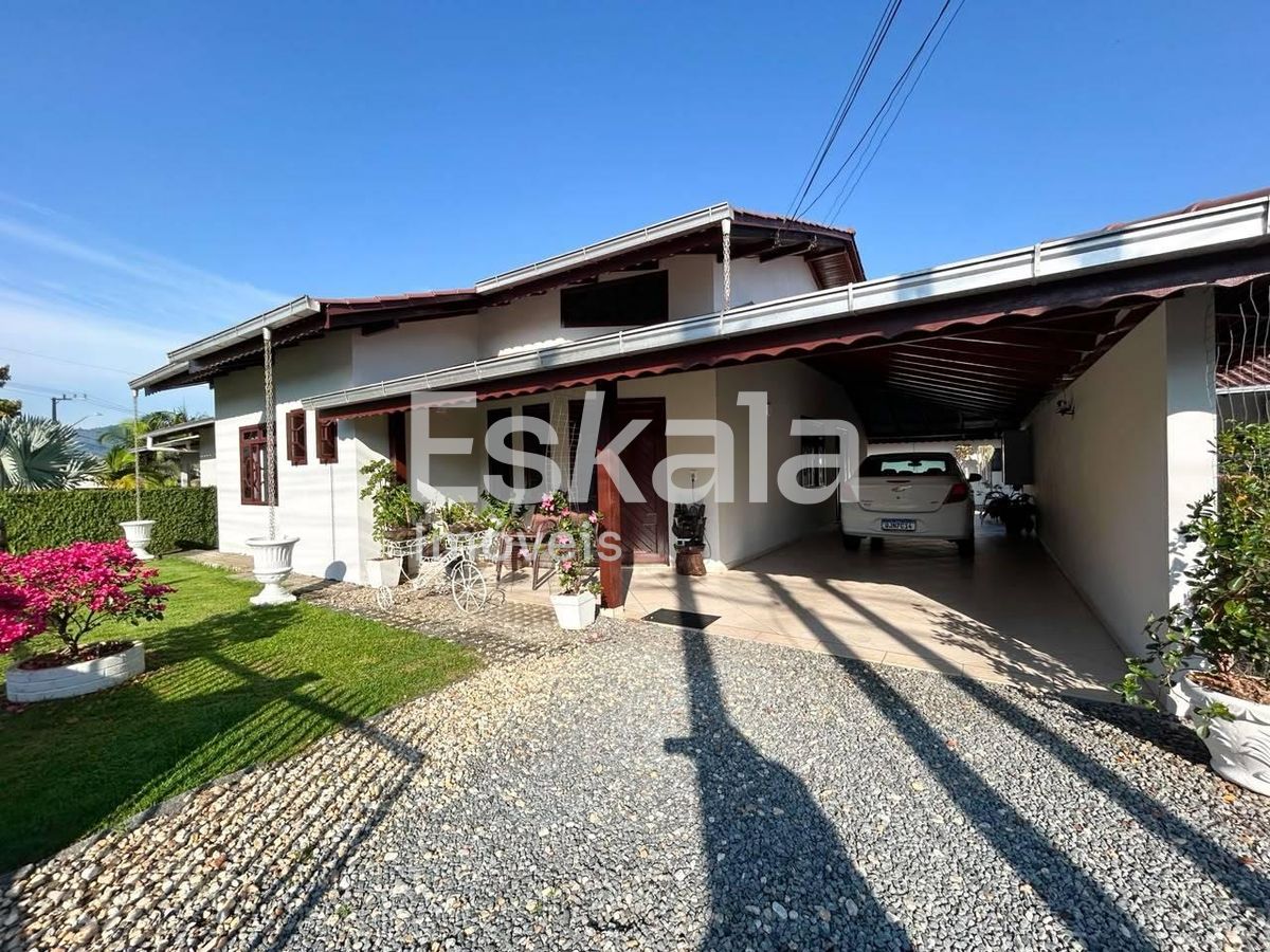 Casa Semimobiliado Com 01 suíte + 02 Quartos Tifa Martins - Jaraguá do Sul