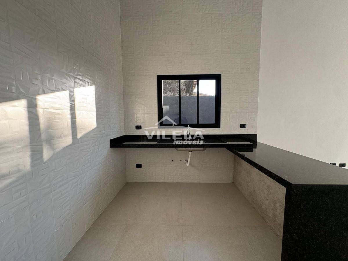 Casa com acabamento fino e moderno-bairro golfinho-caraguatatuba-sp
