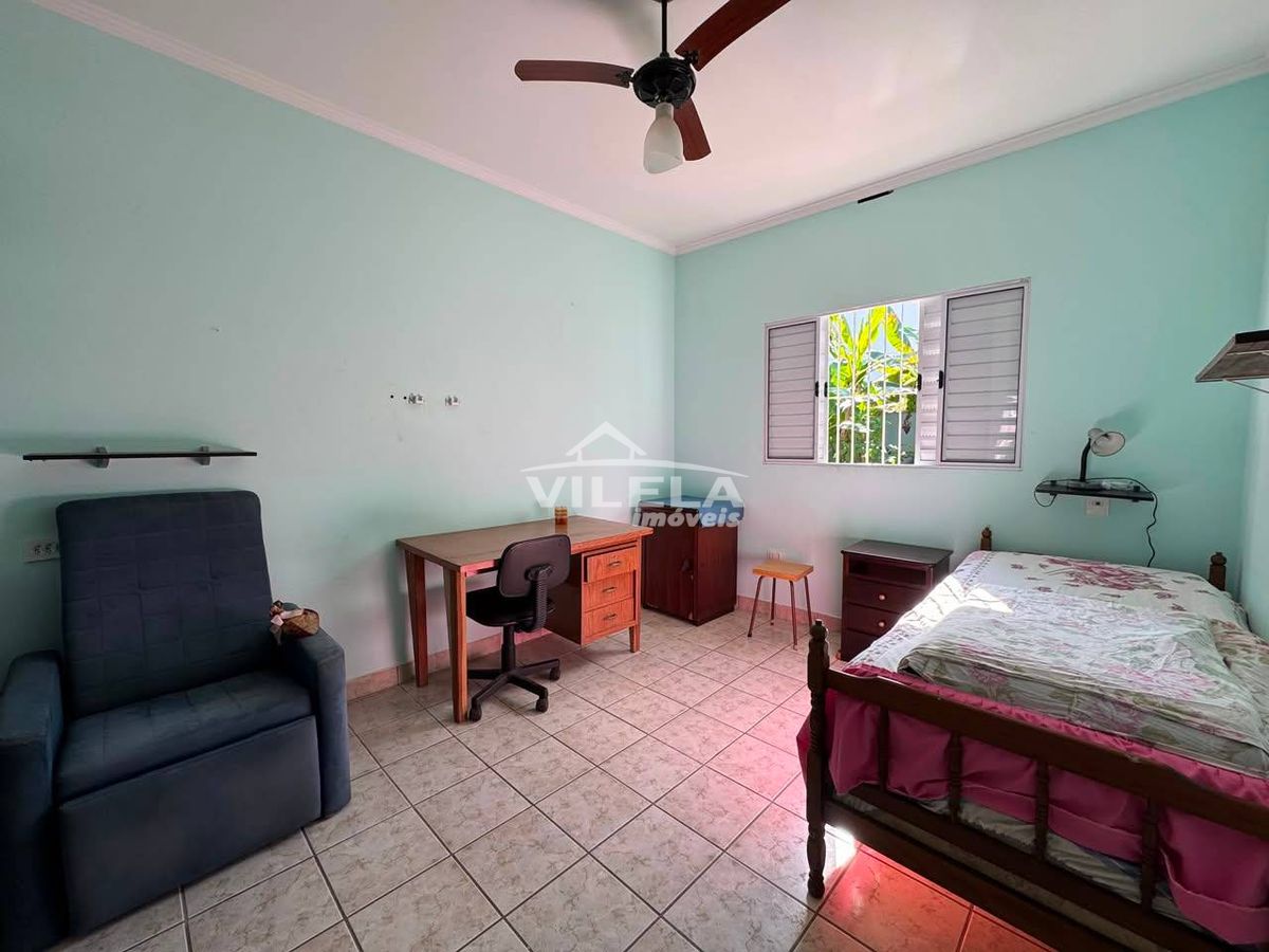Casa térrea de esquina-jardim aruan-caraguatatuba-sp