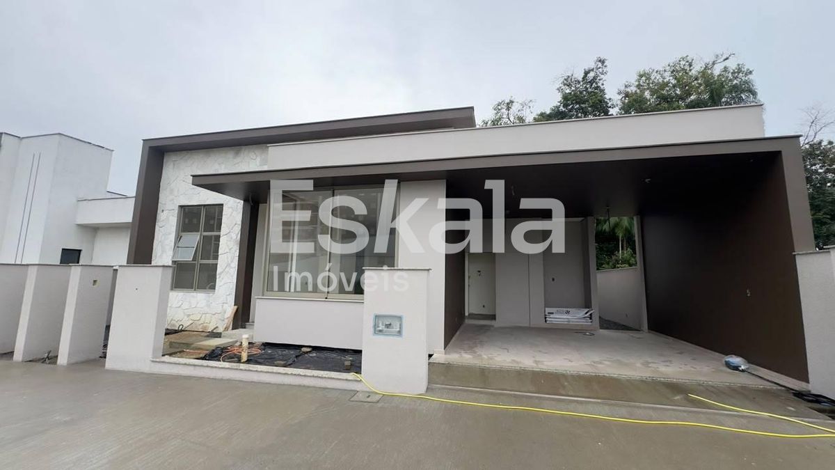 Casa Semimobiliada Com 01 Suíte Master + 02 Dormitórios Rau - Jaraguá Do Sul
