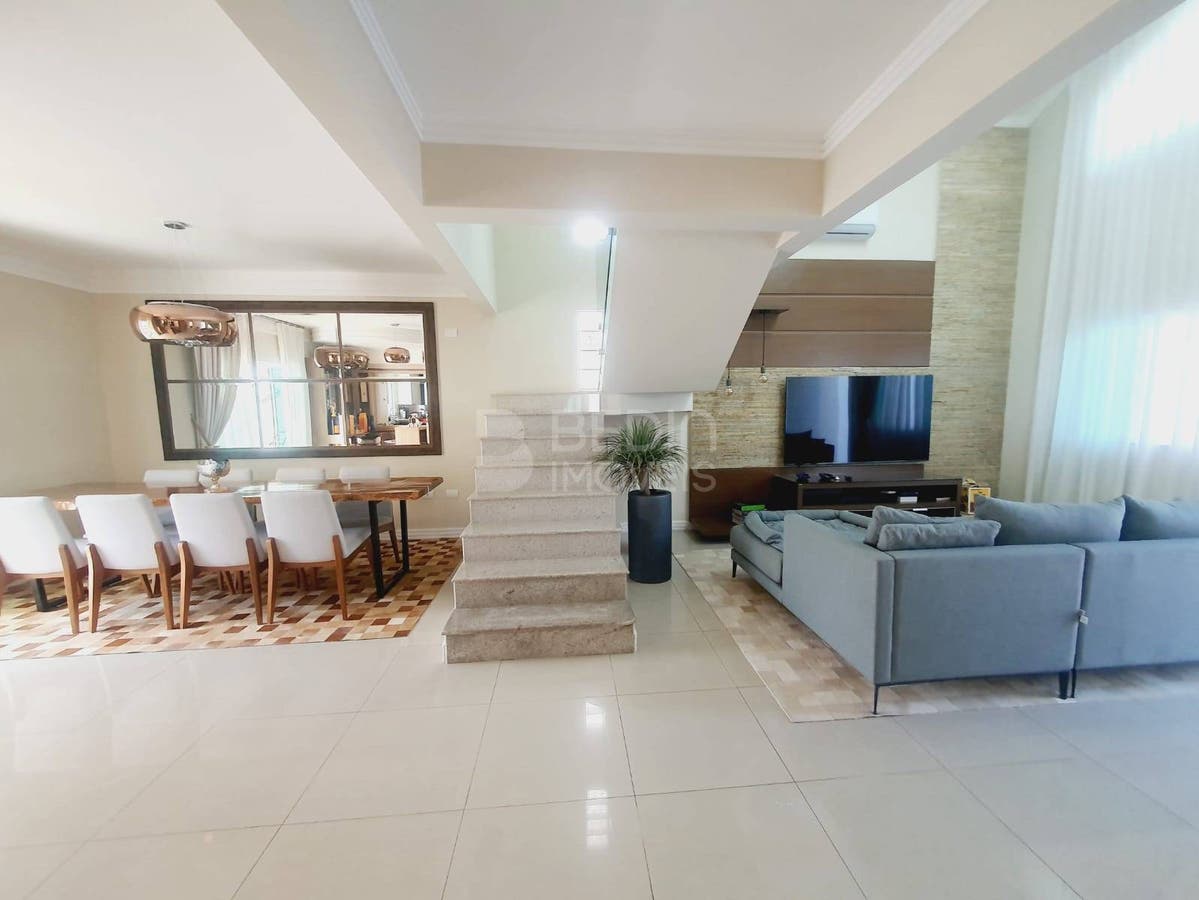 Casa de 3 quartos, 260m² no bairro Centro, em Balneário Camboriú | Eu Corretor
