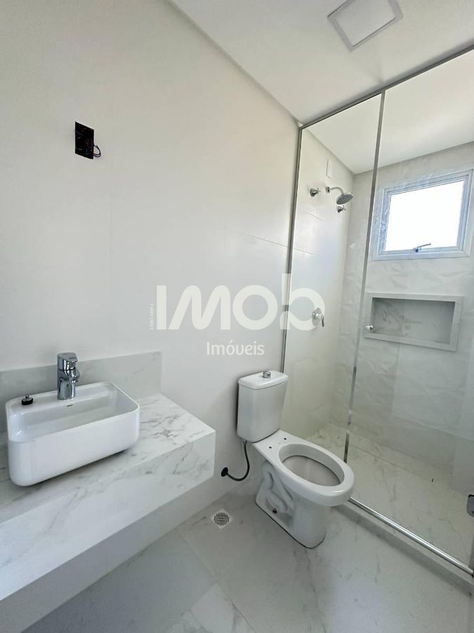 Apartamento com 3 suítes, centro