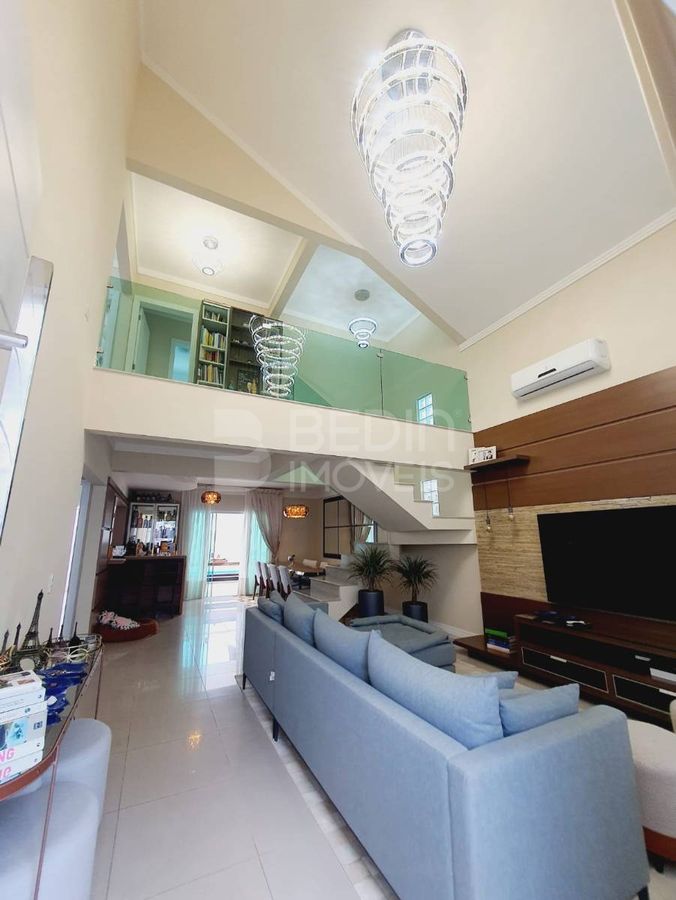 Casa de 3 quartos, 260m² no bairro Centro, em Balneário Camboriú | Eu Corretor