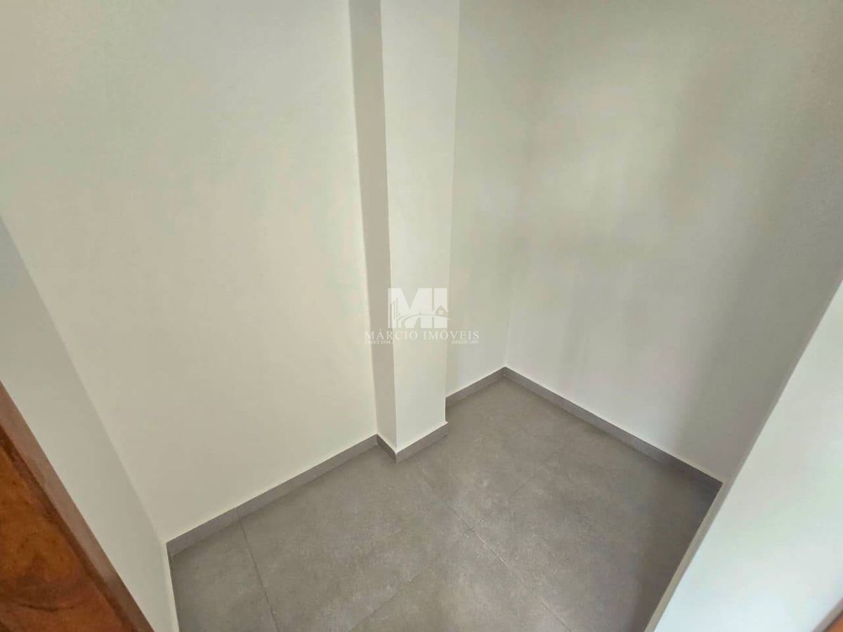 Triplex com 4 suítes em cond fechado