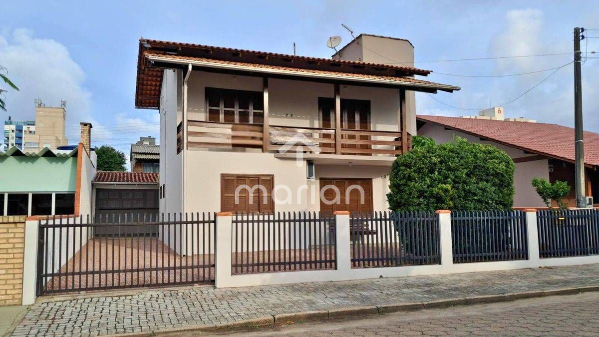 Sobrado com 3 quartos, Armação - Penha