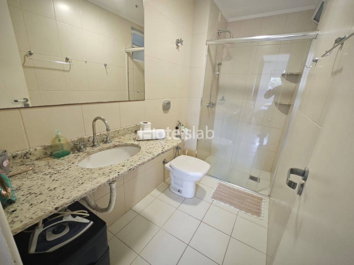 Lindo apartamento de 2 quartos a 150 metros da praia