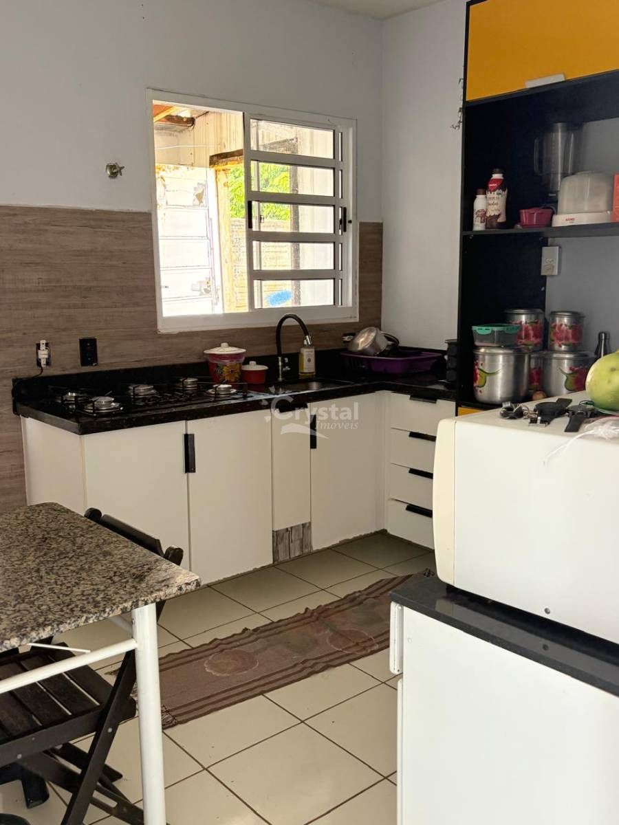 Casa à Venda com 2 Quartos, Entrada para Carro e Quintal Gramado em São Rogério I - Avaré. Foto 2