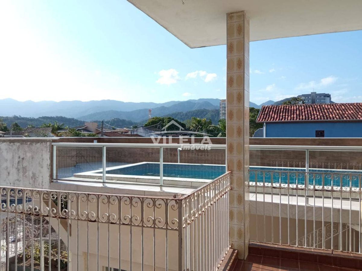 Casa a poucos metros da praia indaia