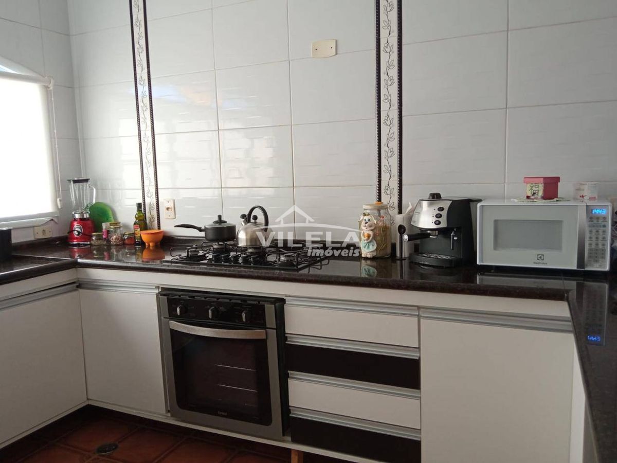 Casa a poucos metros da praia indaia
