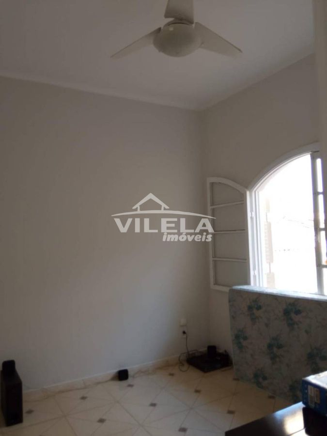 Casa a poucos metros da praia indaia