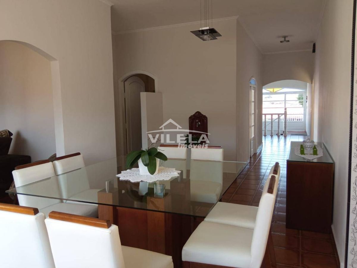 Casa a poucos metros da praia indaia