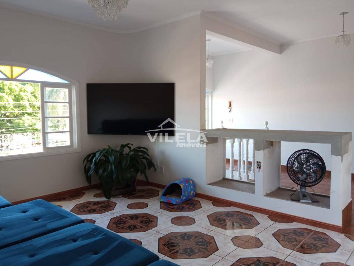 Casa a poucos metros da praia indaia