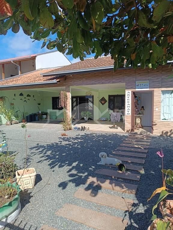 Casa, 6 quartos, 224 m² - Foto 1