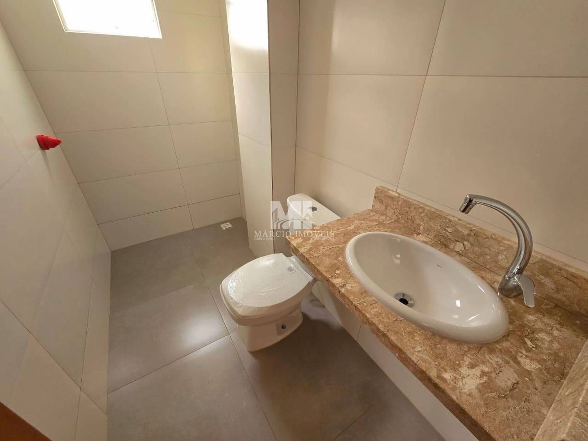 Triplex com 4 suítes em cond fechado