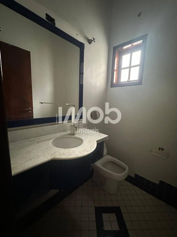 Casa com suíte master + 4 quartos, centro