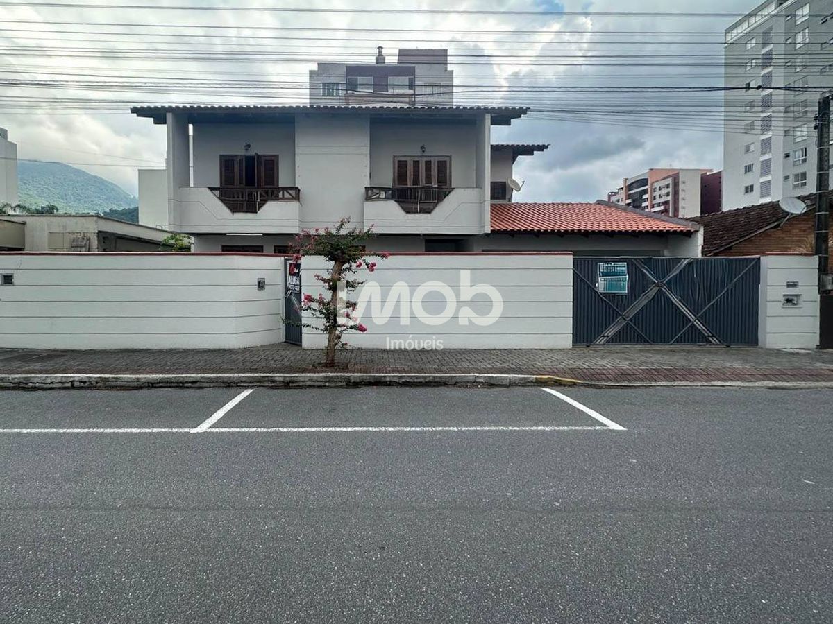 Casa com suíte master + 4 quartos, centro - foto 1