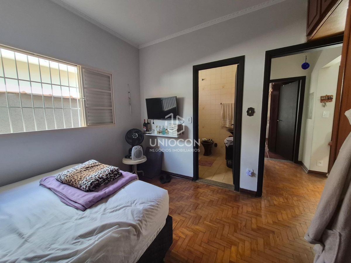 Casa, 3 quartos, 250 m² - Foto 6