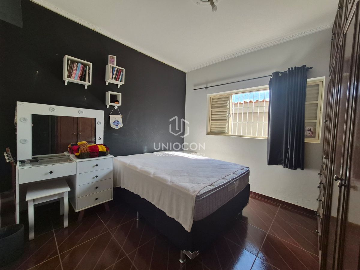 Casa, 3 quartos, 250 m² - Foto 4
