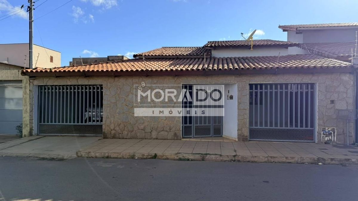 Casa, 3 quartos, 284 m² - Foto 1