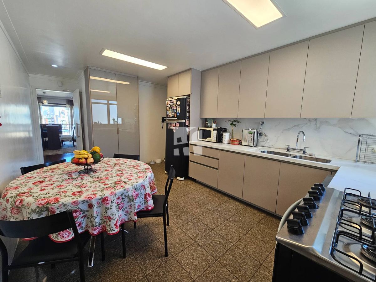 Apartamento com 4 quartos, Campo Belo - São Paulo