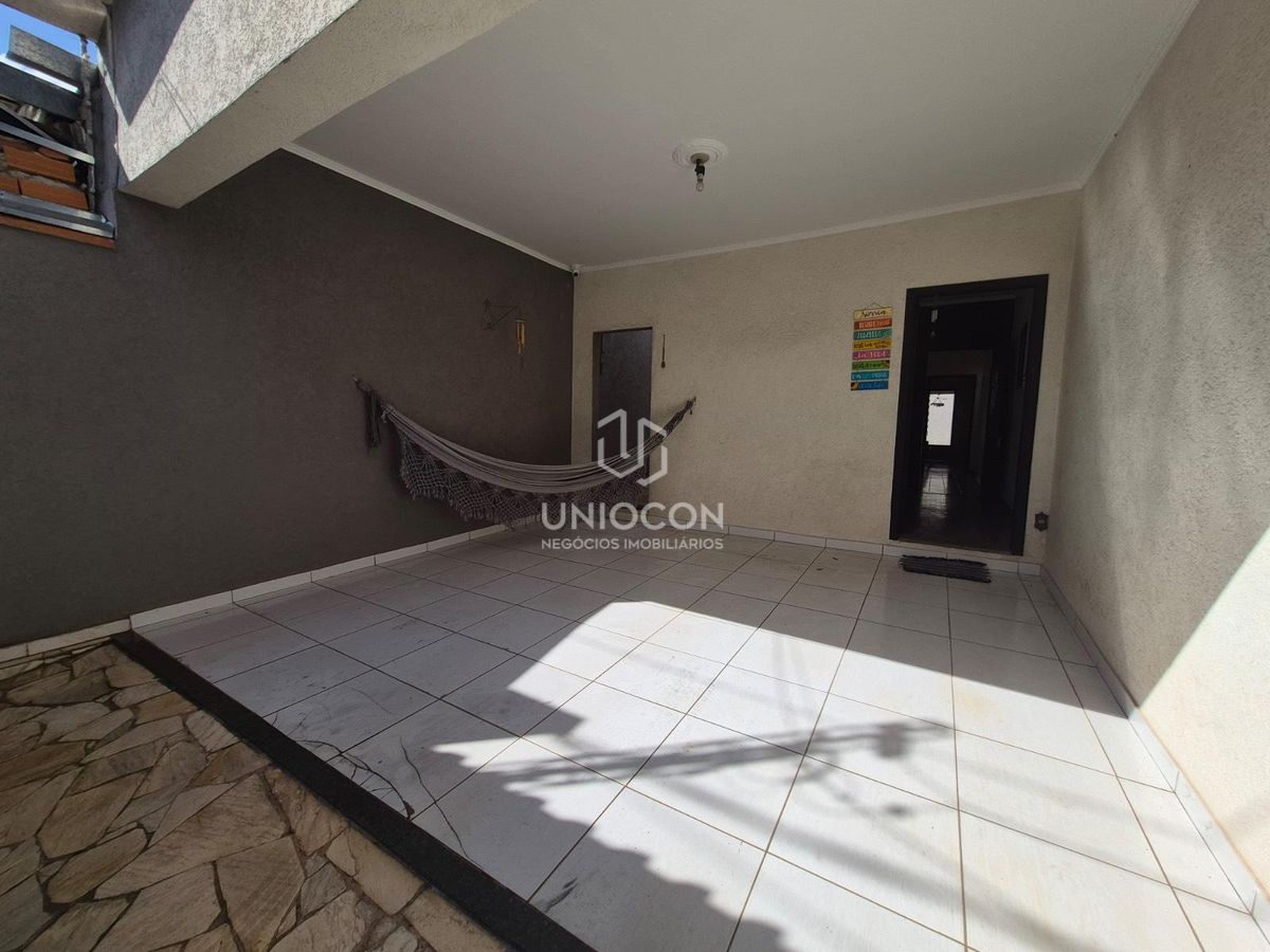 Casa, 3 quartos, 250 m² - Foto 1