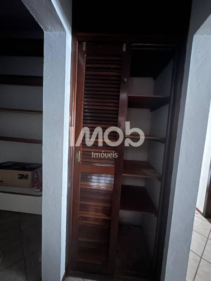Casa com suíte master + 4 quartos, centro