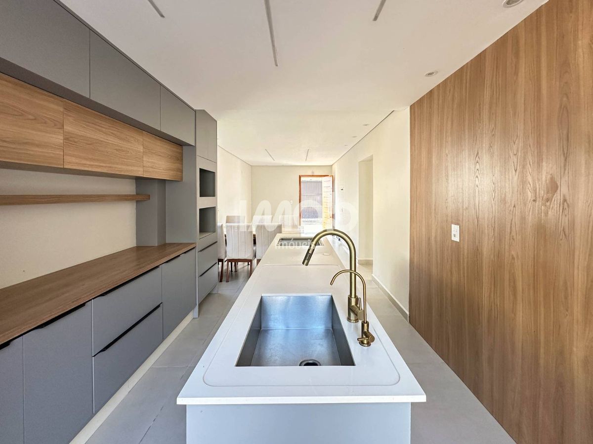Casa com suíte + 2 quartos - são luís