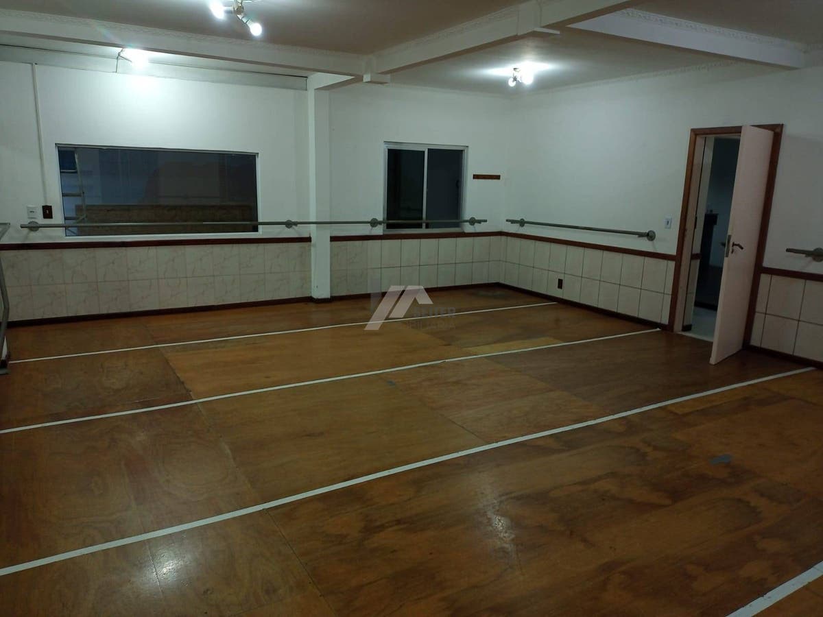 Casa comercial para locação no corrego grande
