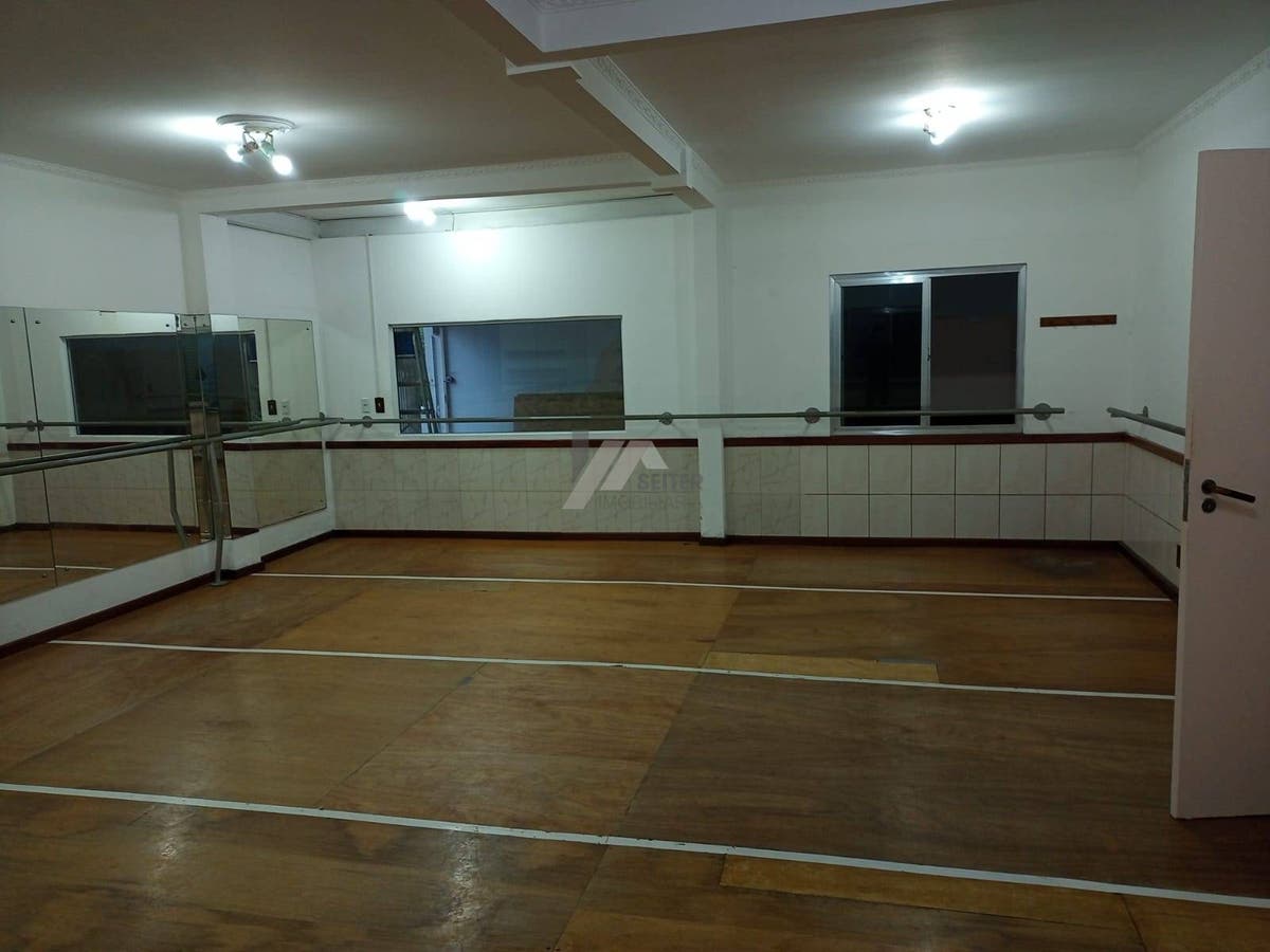 Casa comercial para locação no corrego grande