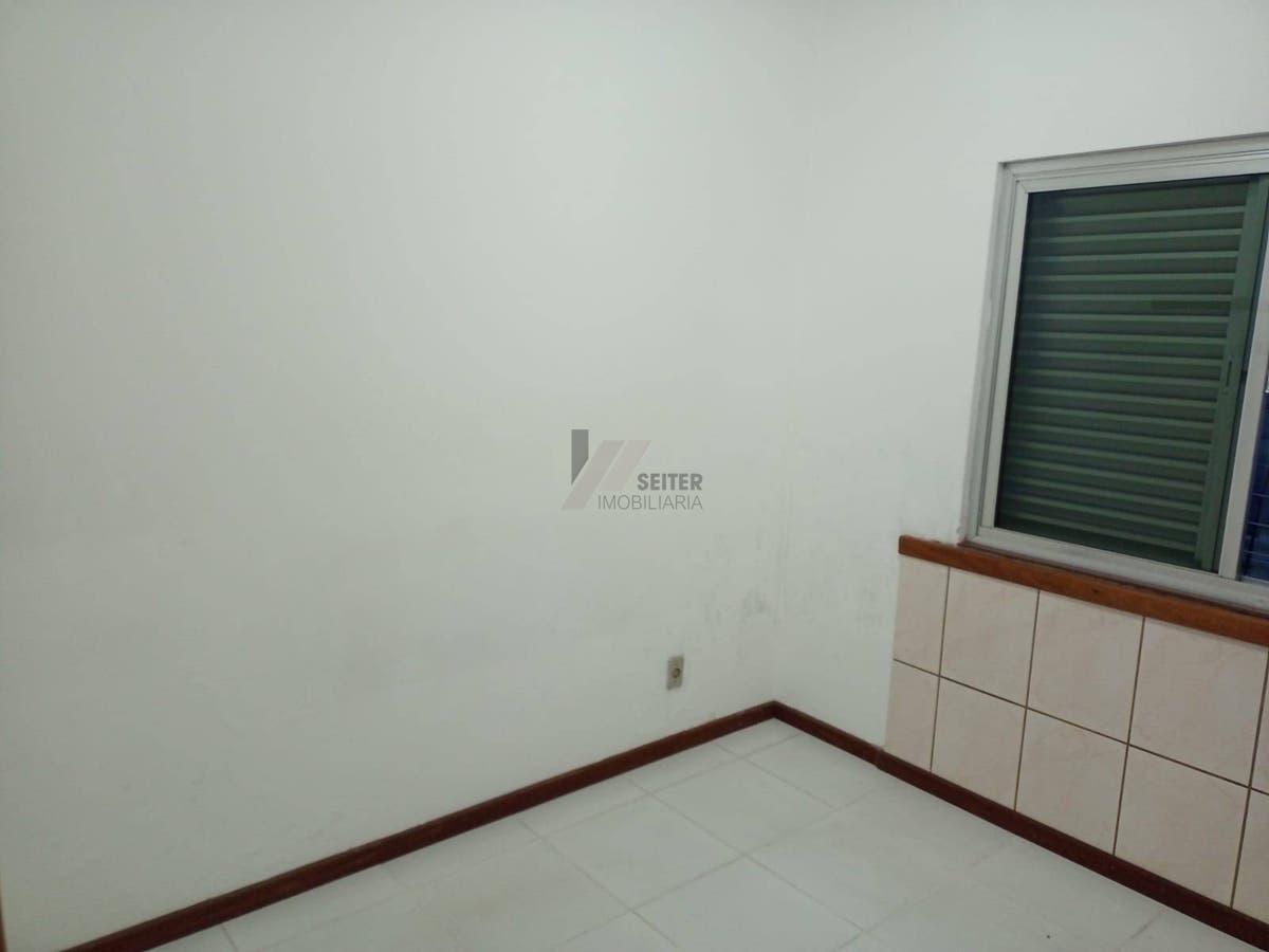Casa comercial para locação no corrego grande